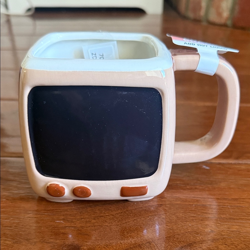 Retro TV Ceramic Coffee Mug - Peach and Black